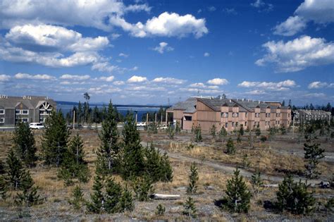 hotels in grant village yellowstone