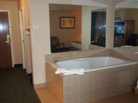 hotels in logan ohio with jacuzzi tubs