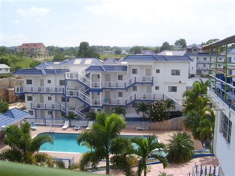hotels in mandeville jamaica with parking