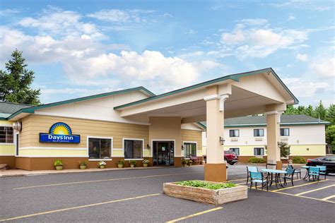 hotels in marquette with breakfast