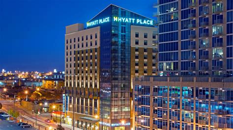 hotels in nashville broadway area