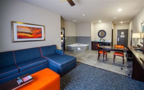 hotels in okc with jacuzzi