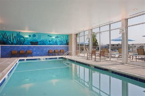hotels in riverhead ny with indoor pool