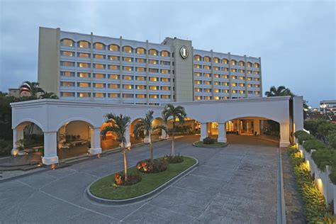 hotels in san salvador near airport