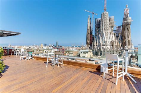 hotels near basilica de la sagrada familia