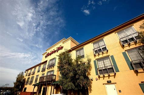 hotels near eastvale california