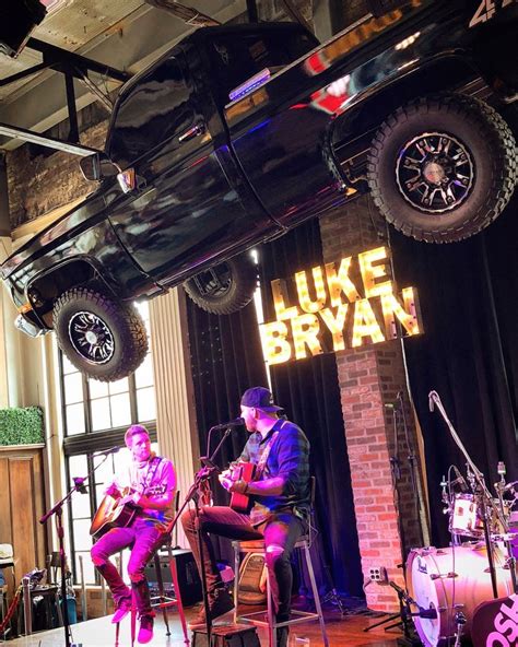 hotels near luke bryan bar nashville