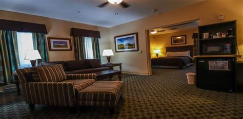 hotels near march air force base