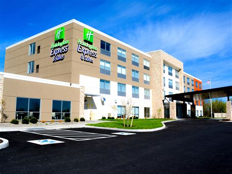 hotels near oswego speedway