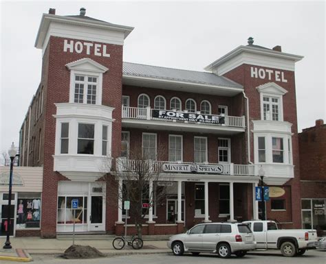 hotels near paoli in