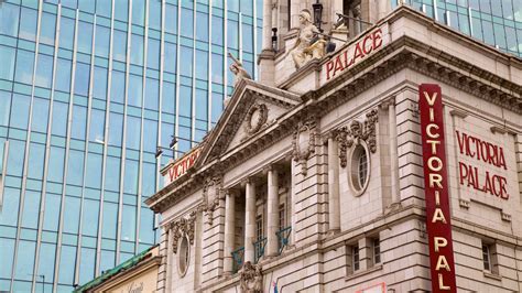 hotels near the victoria palace theatre
