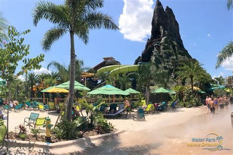 hotels near volcano bay park