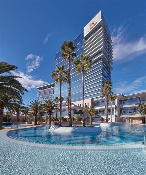 hotels with pools perth