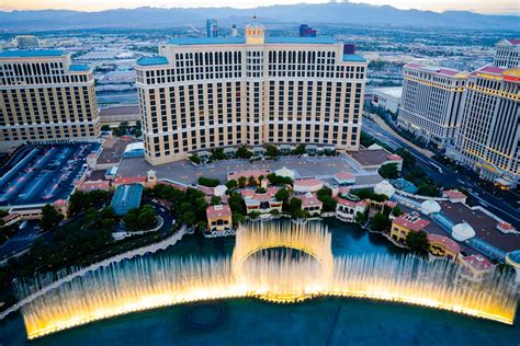 Bellagio vs (Which Las Vegas Hotel to Choose?) Feeling Vegas