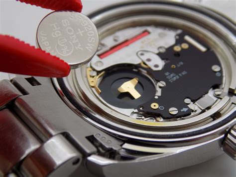 How long does the average watch battery last? in 2021