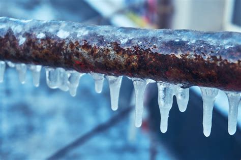 How to Winterize Your Plumbing Pipes to Prevent Damage