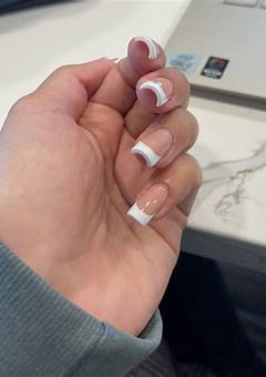 How Thick Should Acrylic Nails Be?