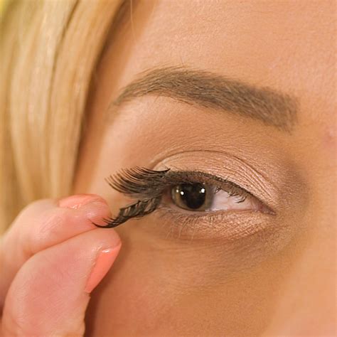 Eyelashes How They Work, Where to Buy and How to Apply InStyle