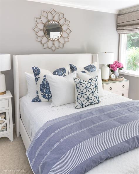 Favorite How To Arrange Pillows On Queen Bed For Small Space