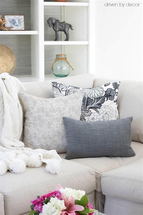 Popular How To Arrange Throw Pillows On The Floor For Living Room