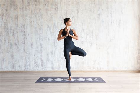 4 yoga poses for balance and strength for elders Yoga balance poses