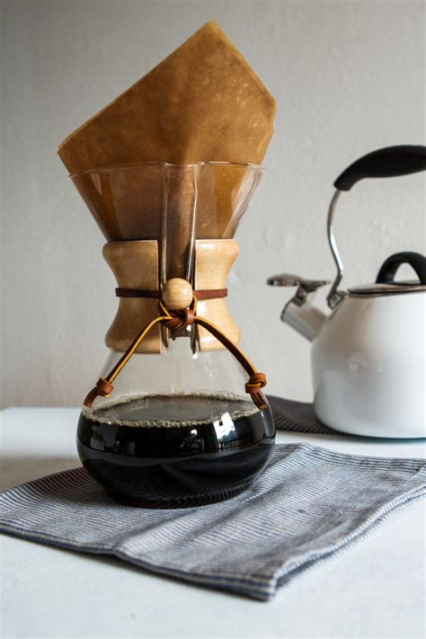 How To Brew Coffee Using A Chemex in 2020 Coffee benefits, Coffee