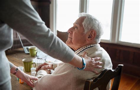 how to care for elderly with dementia