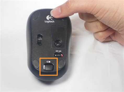 how to change battery in logitech mouse m215