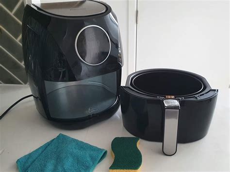 This article on How to Properly Season Air Fryer Basket to Prevent