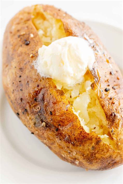 How to Make a Baked Potato on the Grill Garnished Plate