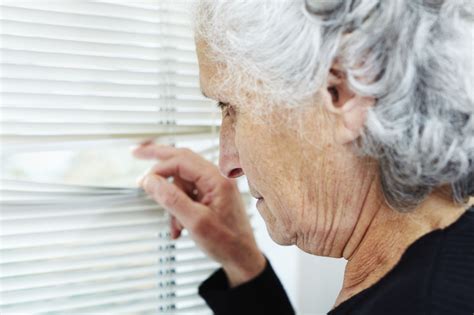 how to deal with paranoia in dementia
