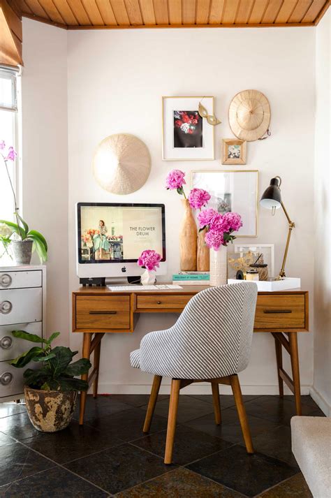 25 Cool Ways To Decorate Home Office Walls DigsDigs