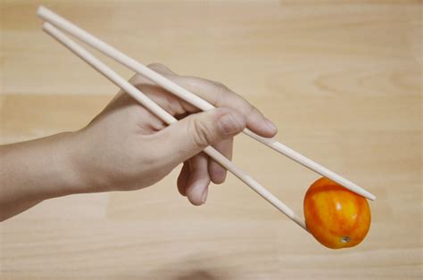 How To Hold Chopsticks For Noodles How To Use Chopsticks To Eat