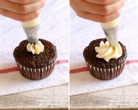 How to Frost Cupcakes StepbyStep Tutorial with Video! Cupcake