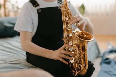 Posture and How to Hold the Saxophone YouTube