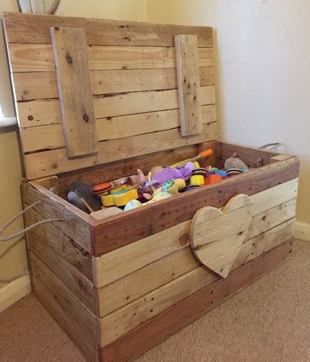 Pallet chest storage box made from wood Woodworking ideas pallets