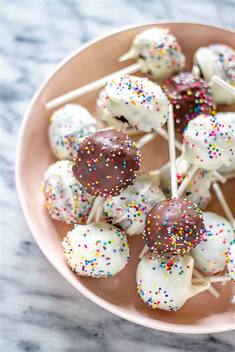 Easy and delicious chocolate cake pops recipe A Mummy Too