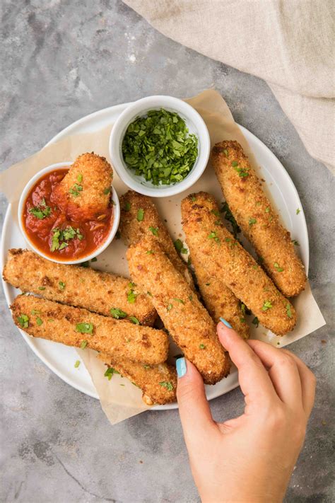 How to Make Air Fryer Mozzarella Sticks Without the Cheese Oozing Out