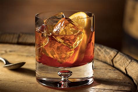 Craft the Ultimate Old Fashioned: Master the Art of this Classic Cocktail!
