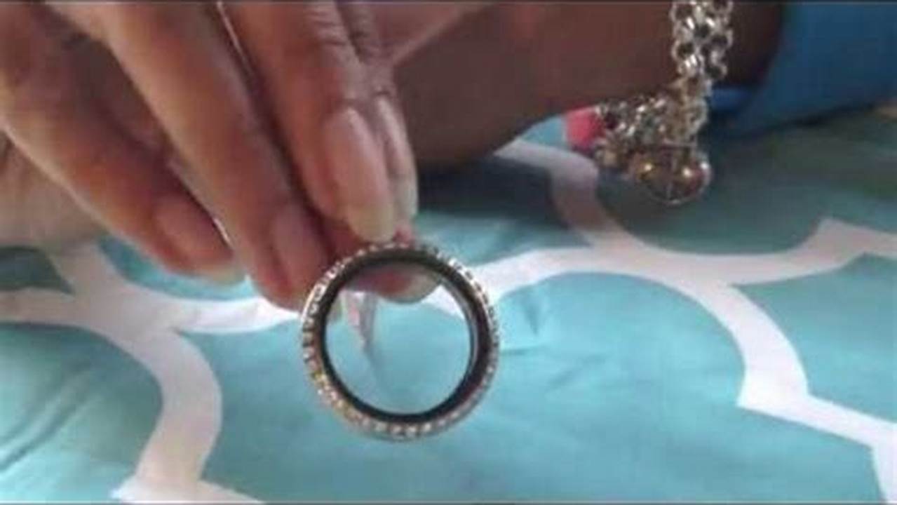 How to Open an Origami Owl Locket