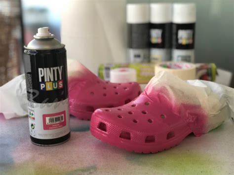 How to paint Crocs with spray paint Pintyplus