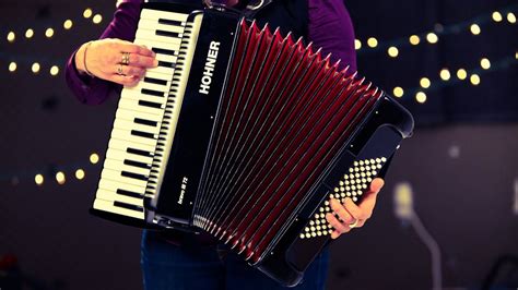How to Play the Accordion (with Pictures) wikiHow