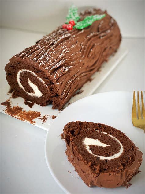 How To Roll A Yule Log Cake