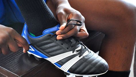 How to spat your cleats Why Do Football Players Tape Their Cleats?