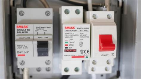 How Are Fuses And Circuit Breakers Different