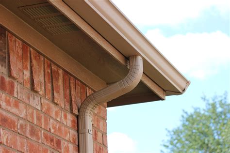 home.furnitureanddecorny.com:how are seamless gutters attached around corners