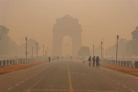 how bad is the air quality today in new delhi