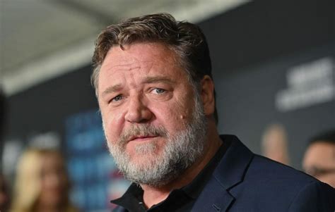 how big is russell crowe