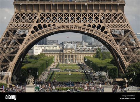 how big is the eiffel tower base