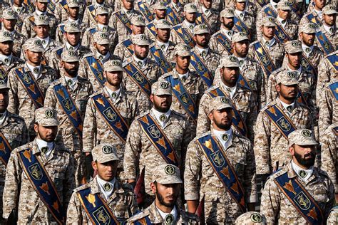 how big is the iranian military